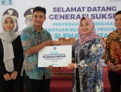 Bupati Sleman Serahkan Program Beasiswa Sleman Pintar