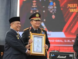 Serahkan Penghargaan di HUT Bhayangkara Ke-78, Pj Gubernur Riau: Mari Bersama Kita Dukung Polri