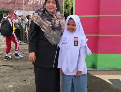 ERMITA, S.Pd. kepala sekolah SMP Negeri 1 Kota Padang Panjang melakukan sesuatu kepada Sindi Rahayu