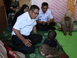 Pemko Payakumbuh Berikan Bantuan Kursi Roda Bagi Anak Penderita Hydrocephalus
