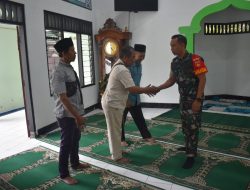 Dansatgas TMMD Berikan Bantuan Karpet Sajadah