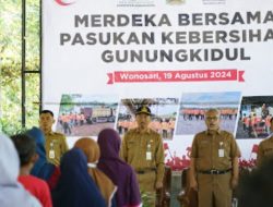Bupati Gunungkidul Ajak Tenaga Kebersihan Makan Bakso Bersama
