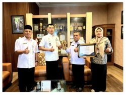Mantab….Pemkab Gunungkidul Terima Penghargaan UHC Awards