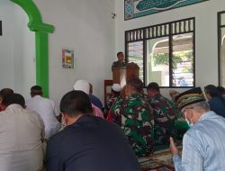 Indahnya Kebersamaan Satgas TMMD Tunaikan Sholat Jumat Bersama Warga