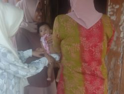 Calon Bupati Tanjabtim, Dilla Luangkan Waktu Untuk Lihat si Kembar di Desa Kuala Dendang