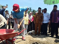 Wagub Sumbar Audy Joinaldy Bersama Sekda Rudy Letakan Batu Pertama Surau Gantiang Tangah Padang