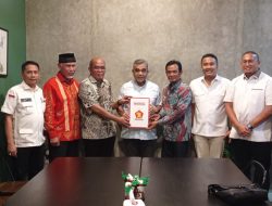 Pasangan Supardi – Tri Venindra Terima Mandat dari DPP Gerindra untuk Pilwako Payakumbuh