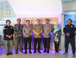 Kunjungan ke RRI Pekanbaru, Kabidhumas ” Perkuat sinergitas kemitraan, tangkal pemberitaan negatif “