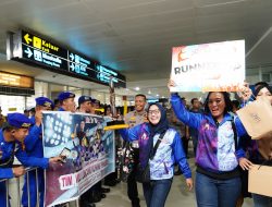 PJU dan Istri Serta Ratusan Personel Polda Riau Sambut Kedatangan Tim Volly Polda Riau Dengan Penuh Suka Cita