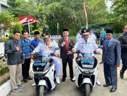 PLN Icon Plus Serahkan Bantuan Operasional Dua Unit Motor Listrik, Sebagai Upaya Mendukung Terwujudnya Net Zero Emission Tahun 2060
