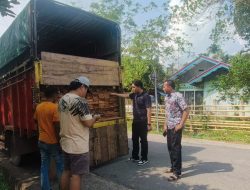 Diduga Hasil Ilegal Loging, Polres Sijunjung Amankan Truck Bermuatan Kayu Olahan