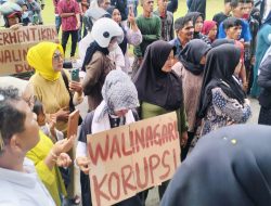 “Walinagari Wartawan” Didemo Warga. Ada Apa??
