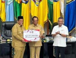 Suhatri Bur Berhasil Kendalikan Inflasi, Mendagri Tito Berikan Insentif 5.9 M Untuk Padang Pariaman