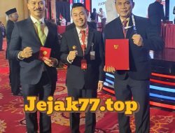 Pj. Walikota Pekanbaru Terima Duplikat Bendera Pusaka Dari Kepala BPIP