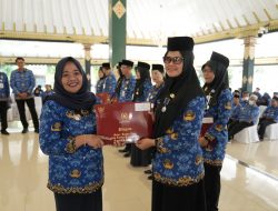 Bupati Sleman Berikan Penghargaan Satyalancana Karya Satya kepada 154 PNS