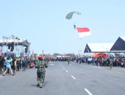Ribuan Orang Padati Lapangan Terbang FASI Depok
