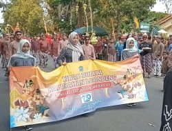RIBUAN ORANG TURUN KE JALAN MEMADATI JALAN JOGJA – WONOSARI DALAM RANGKA KIRAB BUDAYA HARI JADI KELURAHAB LOGANDENG YANG KE-129