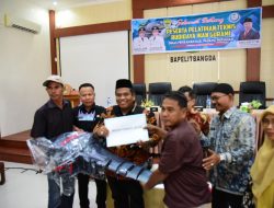 Bupati Suhatri Bur Serahkan 8 Unit Mesin Tempel, Ini Bentuk Kepedulian Terhadap Nelayan