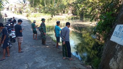 Warga Padukuhan Besari, Kelurahan Siraman, Kapanewon Wonosari Resah Lantaran Bau Menyengat yang di Duga dari Limbah Pabrik yang Berdiri di Bantaran Kali Krapyak yang di Alirkan ke Sungai