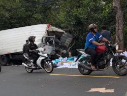 Satu Orang Tewas Akibat Mobil Boxs Tabrak Pohon Di Jalan Yogyakarta-Wonosari