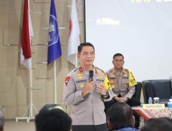JUMAT CURHAT POLDA DIY DI IKIP PGRI WATES, KAPOLDA DIY : “PARIWISATA DAN PENDIDIKAN ADALAH DUA SEKTOR YANG DAPAT MEMAJUKAN EKONOMI DIY”