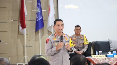 JUMAT CURHAT POLDA DIY DI IKIP PGRI WATES, KAPOLDA DIY : “PARIWISATA DAN PENDIDIKAN ADALAH DUA SEKTOR YANG DAPAT MEMAJUKAN EKONOMI DIY”