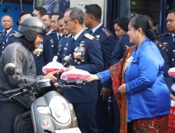 Peringati HUT Ke-79 TNI, Lanud Adi Soemarmo Bagikan Makan Gratis Kepada Masyarakat