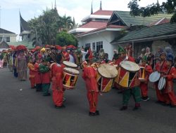HUT Pasaman 79 dihiasi dengan Arak arakan bajamba , Pjs Edi Dharma , ini terus kita lestarikan