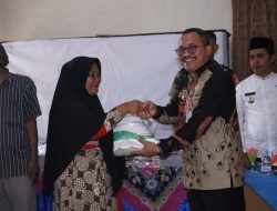 PJ Walikota Payakumbuh, Suprayitno Salurkan Bantuan Pangan