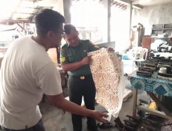 *Sambangi Pengrajin Batik, Babinsa Kelurahan Pajang Berikan Motivasi Dan Semangat Kerja Tingkatkan Hasil Produksi*