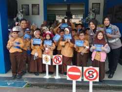 Dikmas Lantas Polisi Sahabat Anak Dapat Kunjungan Dari Guru dan Murid TK Negeri 6 Pekanbaru 