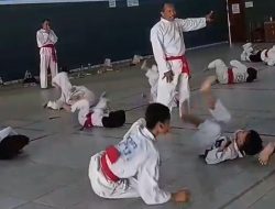 Pendekar Perisai Diri Herwanto SE Dari Bantul Jogjakarta memberikan Materi Pelatihan Gladi Bersih Di Gedung Olah Raga Caturharjo Bantul.
