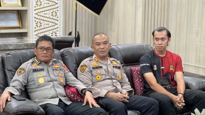 Wakapolda Sumsel Brigjen Pol M. Zulkarnain. Sik.Msi.Melepas Tim Atlet Pencak Silat Polda Sumsel ikut Berlaga Piala Pang Lima TNI.
