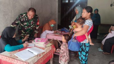 *Bentuk Kepedulian Kesehatan Balita, Babinsa Kelurahan Joyotakan Dampingi Posyandu Balita*