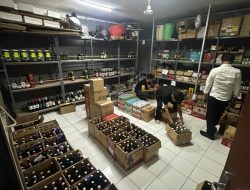Direskrimsus Polda DIY Amankan Ribuan Botol Miras Yang Meresahkan Masyarakat