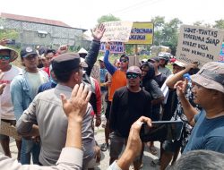 Ratusan Petani Pati Demo Pabrik Limbah Memanas