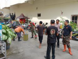 *Guyub Rukun…!! Babinsa Bersama Perangkat Kelurahan Sudiroprajan Kerja Bakti Bersihkan Kantor Serta Pendopo Kelurahan*