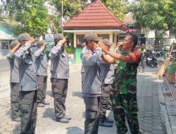 *Mantapkan Kedisiplinan Linmas, Babinsa Dan Bhabinkamtibmas Purwodiningratan Bersenergi Berikan Pelatihan PBB*
