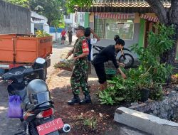 *Melalui Kerja Bakti, Tumbuhkan Semangat Kebersamaan Antara Babinsa Tegalharjo Dengan Warga Binaan*