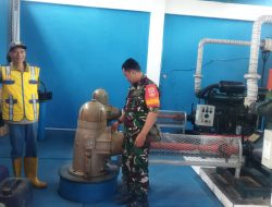 *Antisipasi Bencana Banjir, Babinsa Pucangsawit Cek Kondisi Pintu Air Dan Mesin Pompa Air*