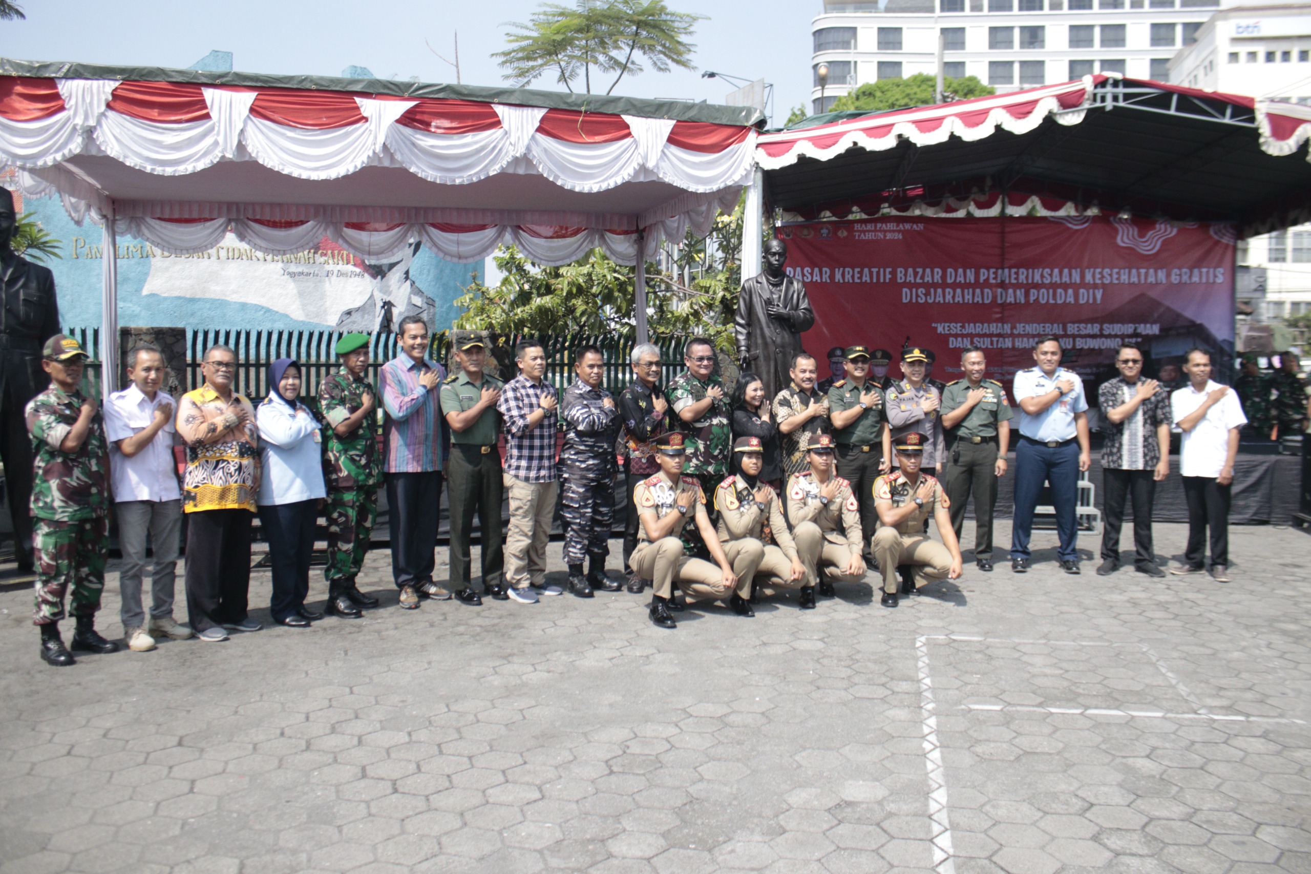 Kasrem 072/Pamungkas Hadiri Pembukaan Pasar Kreatif Bazar dan Pemeriksaan Kesehatan Gratis dalam Rangka Peringatan Hari Pahlawan
