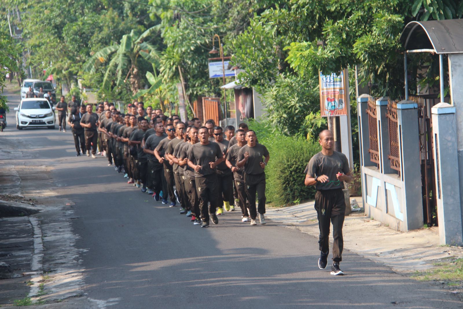 Jaga Kebugaran Tubuh, Anggota Kodim 0730/Gunungkidul Olah Raga Lari Bersama.