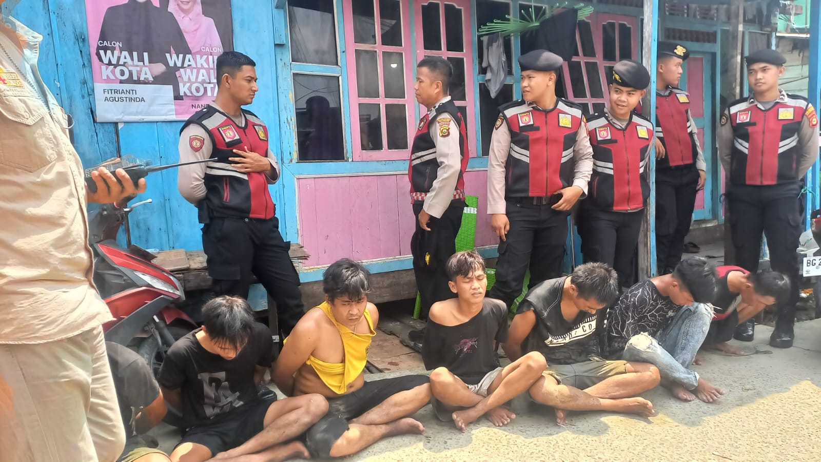 Kampung Narkoba Lorong Keramat 5 Ulu di grebek Tim Khusus Ditresnarkoba Polda Sumsel.