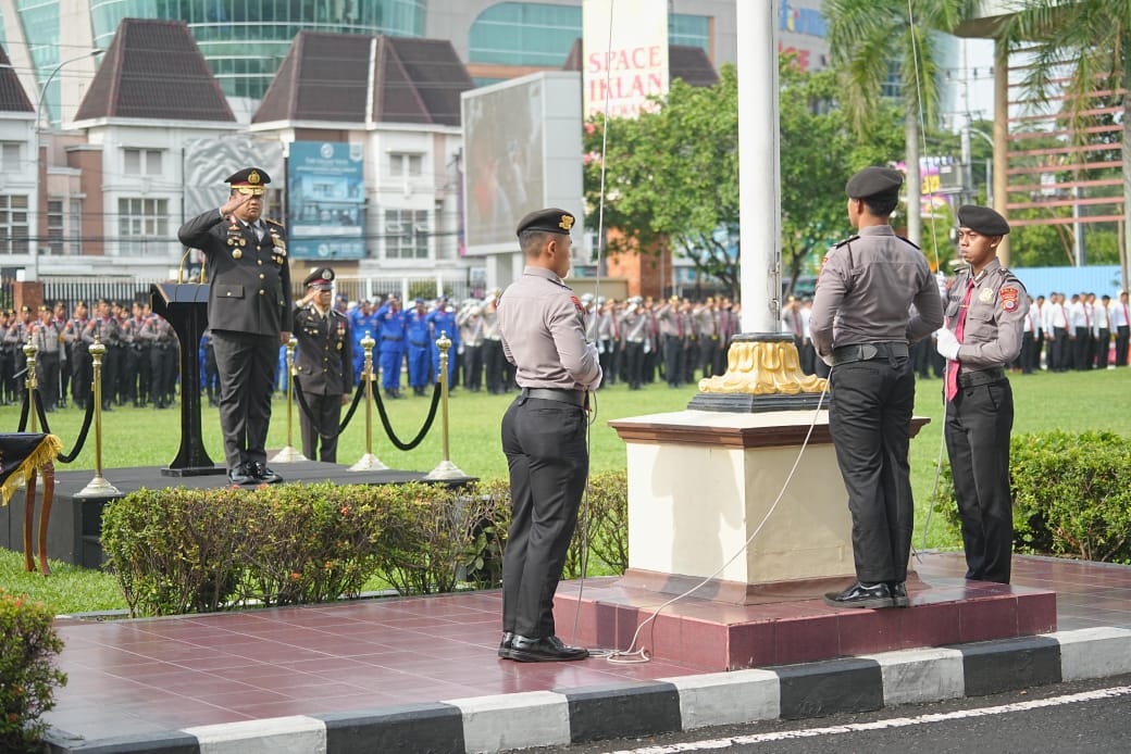 Polda DIY Gelar Upacara Hari Pahlawan, Wakapolda Sampaikan Amanat Menteri Sosial: “Teladani Pahlawanmu, Cintai Negerimu”