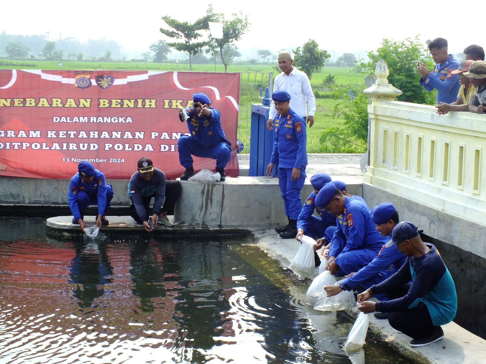 *Mendukung Ketahanan Pangan Nasional, Ditpolairud Polda DIY menebar 5.000 bibit ikan di Bantul*