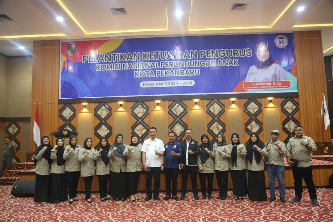 Sekdako indra Pomi Kukuhkan Komisi Perlindungan Anak Kota Pekanbaru