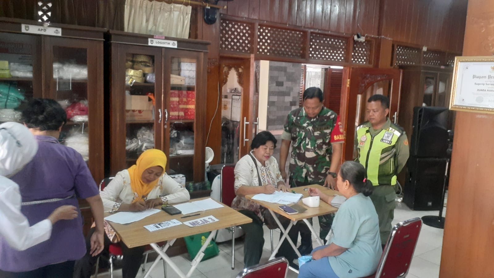 *Dampingi Posyandu, Bukti Nyata Babinsa Peduli Kesehatan Warganya Terutama Lansia*