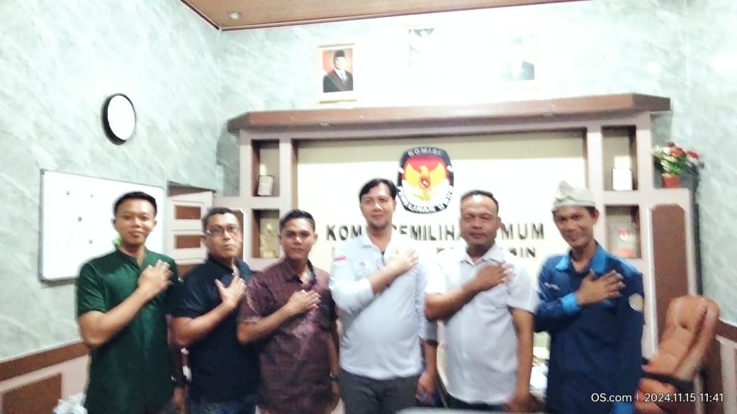 Pengurus Daerah Banyuasin Yayasan Masyarakat Peduli Demokrasi (YMPD) Bersama Ketua KPU Banyuasin.