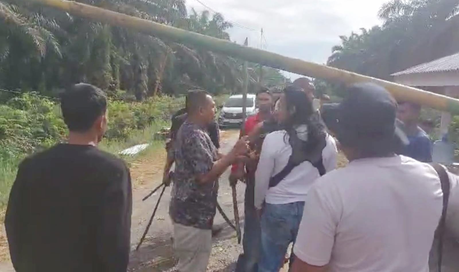 Tragedi Berdarah Nyaris Terjadi Dilahan Sawit Kebun 88 di Pemburu Rohil