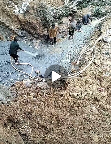 AGUS CS MELENGGANG DALAM KEGIATAN “PETI” DI SEKITARAN DESA SUNGAI ULAK MERANGIN JAMBI
